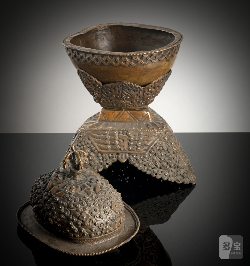 A COPPER EMBOSSED KAPALA WITH COVER ON STAND - 图3